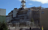 Der Katastrophen-Reaktor des Atomkraftwerks Tschernobyl im Jahr 2006. Bild: Carl Montgomery - Flickr, <a href="http://creativecommons.org/licenses/by/2.0/" target="_blank">CC BY 2.0</a>, <a href="https://commons.wikimedia.org/w/index.php?curid=3746027" target="_blank">https://commons.wikimedia.org/w/index.php?curid=3746027</a>