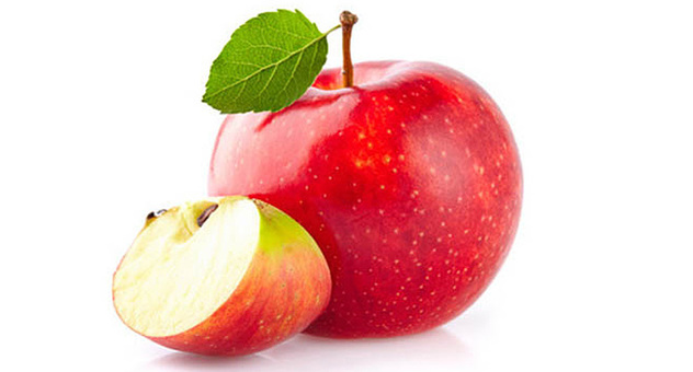 Roter Apfel mit Stängel und Blatt auf weißem Hintergrund. Bild: Dionisvera / Fotolia.com