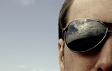 Mann mit Sonnenbrille (Bild: sxc.hu / creazine)