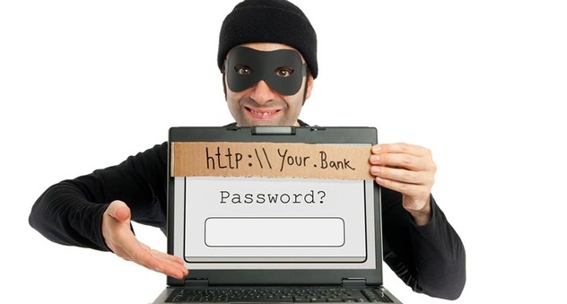 Dieb mit Maske hinter Laptop bittet um Passworteingabe (Bild: carlos_bcn / fotolia.com)